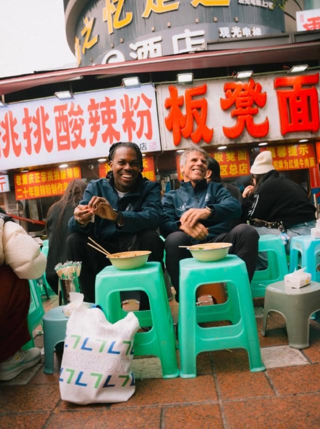 小金体育官方网站-佐拉：马拉多纳和梅西之间，我选马拉多纳
